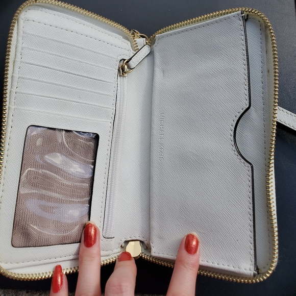 Micheal Kors continental wallet - Picture 6 of 12